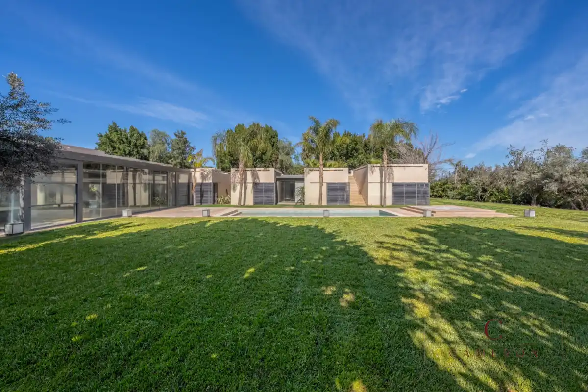 Villa de plain-pied en première ligne de golf à Al Maaden - photo 1