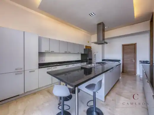Villa de plain-pied en première ligne de golf à Al Maaden - photo 8